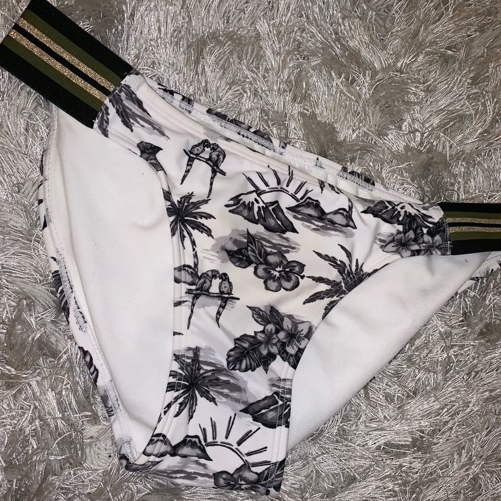 bathing suit - Picture 4 of 5